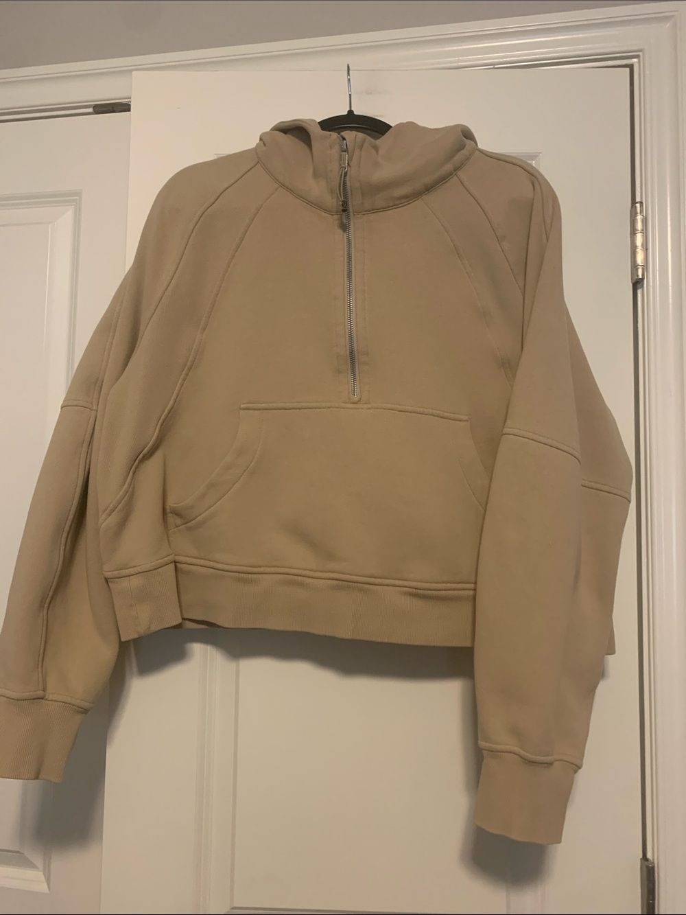 Lululemon Half Zip Scuba in Trench Sz XL/XXL
Small pen mark on bk of sleeve, GUC